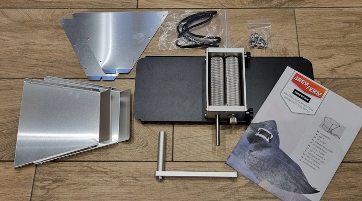 Das Paket kommt mit einigen Einzelteilen