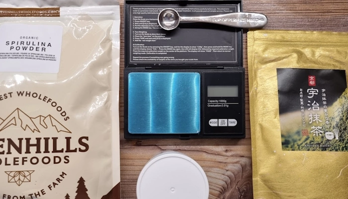 Matcha, Spirulina & Vitamin C müssen genau abgewogen werden